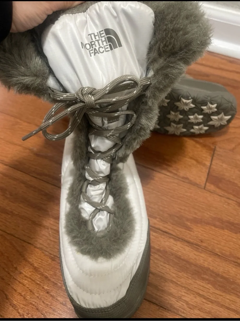 The North Face Icepick Nuptse faux fur Winter Boots Women's Size 8 ivory